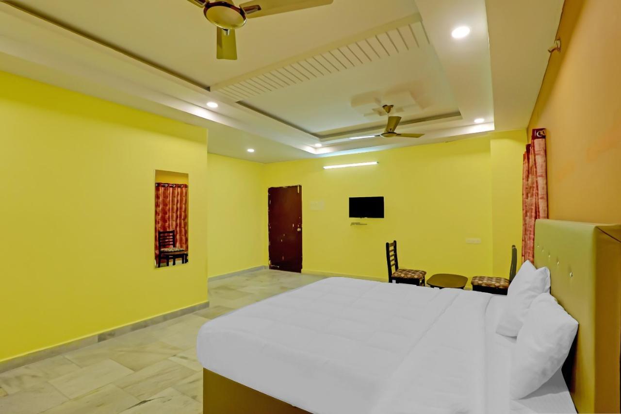 Oyo 81589 Aruna Dwraka Homes Hyderabad Exterior foto