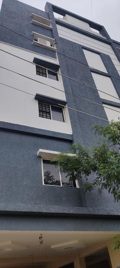 Oyo 81589 Aruna Dwraka Homes Hyderabad Exterior foto