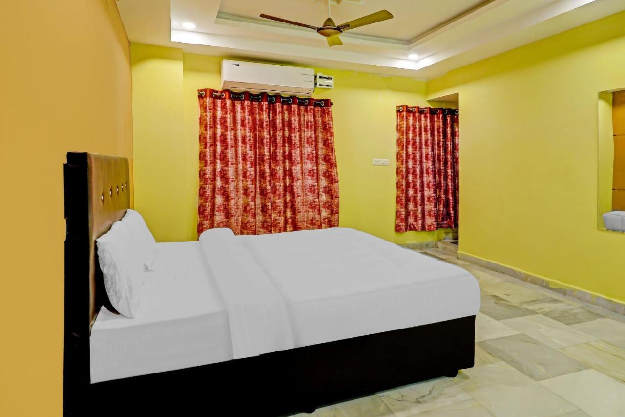 Oyo 81589 Aruna Dwraka Homes Hyderabad Exterior foto