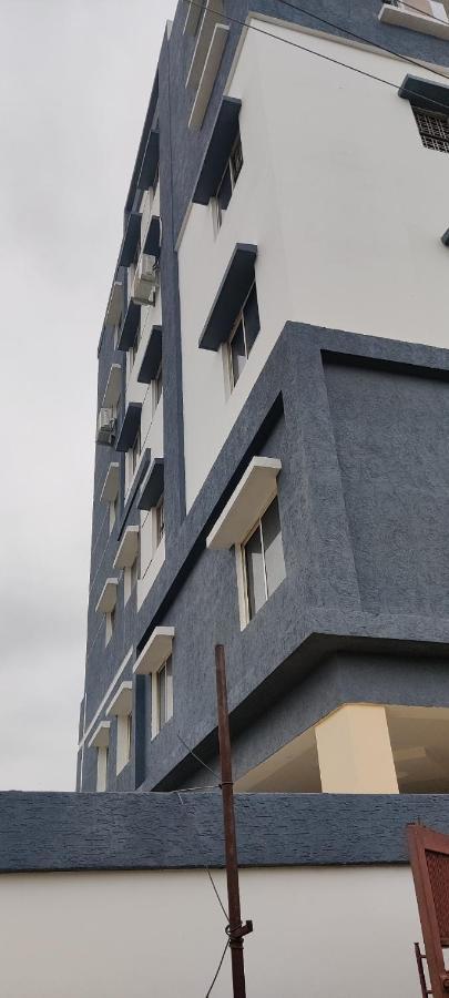 Oyo 81589 Aruna Dwraka Homes Hyderabad Exterior foto